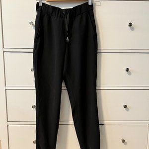 Lululemon On the Fly Jogger, Black, Woven, size 2